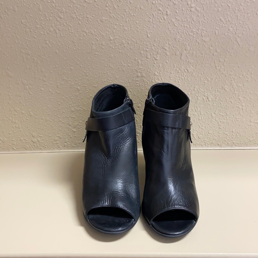 Brand- Steven Madden, Size- 8, Color- Black